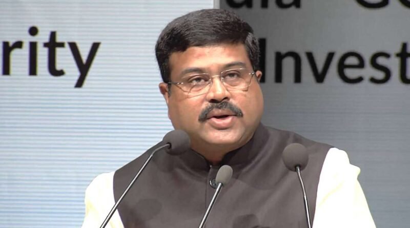घुसपैठियों को मतदाता बनाकर वो राजनीतिक रोटी सेंकना चाहते हैं