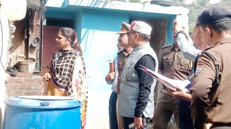 जिलाधिकारी के निर्देशानुसार पौड़ी में अवैध सिलेंडर पर बड़ी कार्रवाई, कोटद्वार में पिकअप से 35 गैस सिलेंडर बरामद, चालक पर एफआईआर की कार्रवाई