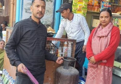 जिलाधिकारी के निर्देशों पर गैस गोदाम, पेट्रोल पंप और दुकानों पर मारे छापे, 127 प्रतिष्ठानों की जांच