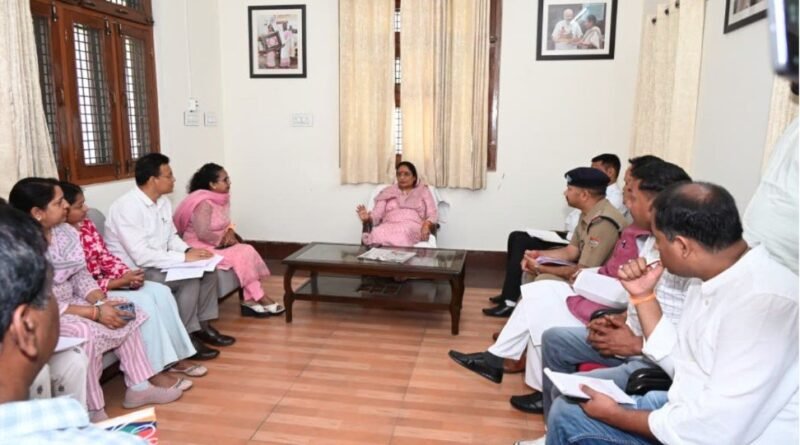 गैस एजेंसियां उपभोक्ताओं की आवश्यकता के अनुरूप ही सिलेंडर उपलब्ध कराएं- ऋतु खण्डूडी भूषण