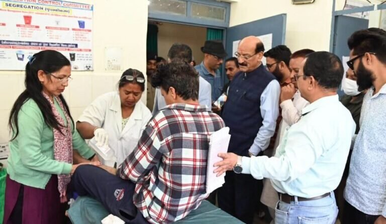 स्वास्थ्य मंत्री सुबोध उनियाल ने सामुदायिक स्वास्थ्य केंद्र नंदगांव का किया औचक निरीक्षण