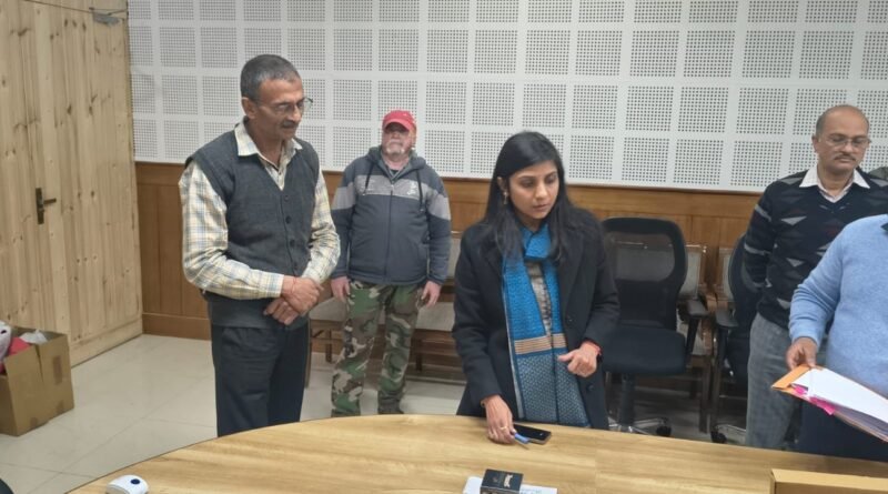 लघु उद्यम, हथकरघा एवं हस्तशिल्प पुरस्कार हेतु जनपद स्तरीय चयन समिति की बैठक संपन्न