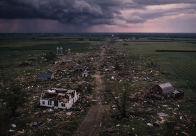 इलिनोइस में बवंडर से भारी तबाही, बिजली ठप