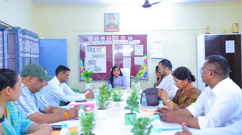 केंद्रीय विद्यालय को आदर्श शिक्षण संस्थान बनाने की दिशा में पहल, जिलाधिकारी ने विद्यालय प्रबंधन समिति की बैठक में व्यवस्थाओं का लिया व्यापक जायज़ा