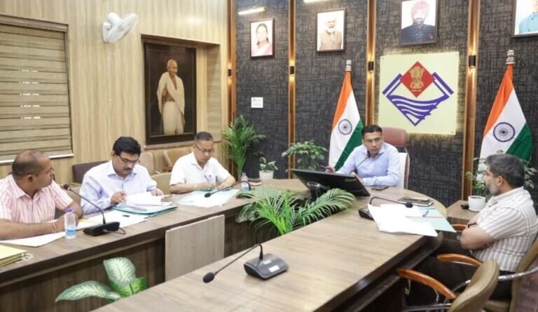 बढ़ती आपराधिक घटनाओं पर डीएम सख्त, होमस्टे, होटल एवं वेडिंग प्वाइंट्स पर सघन सत्यापन के निर्देश