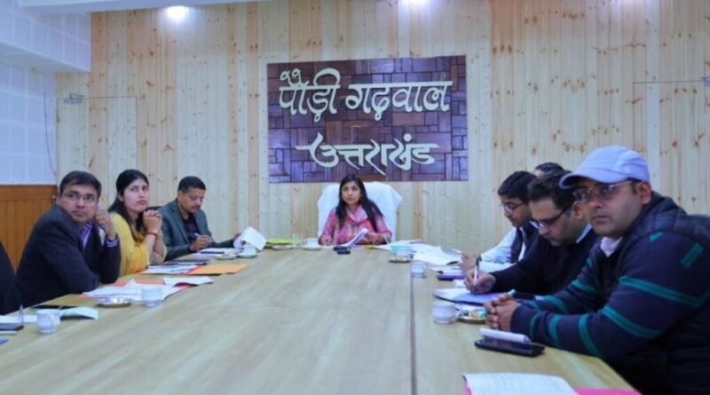 मुख्यमंत्री घोषणाओं से जुड़े कार्यों में किसी भी प्रकार की लापरवाही स्वीकार नहीं की जाएगी- डीएम