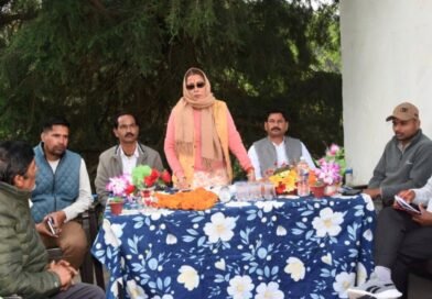 कैबिनेट मंत्री रेखा आर्या ने सुनीं ग्रामीणों की समस्याएं