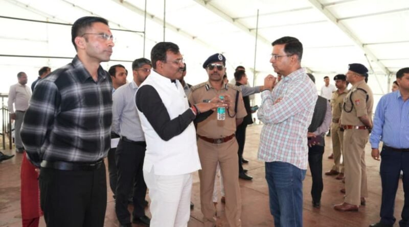 पीएम के उत्तराखंड दौरे से पहले शासन-प्रशासन के वरिष्ठ अधिकारियों ने लिया कार्यक्रम स्थल का जायजा