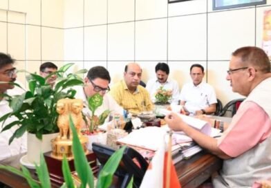 कैबिनेट मंत्री गणेश जोशी ने सिंचाई विभाग के अधिकारियों के साथ की बैठक