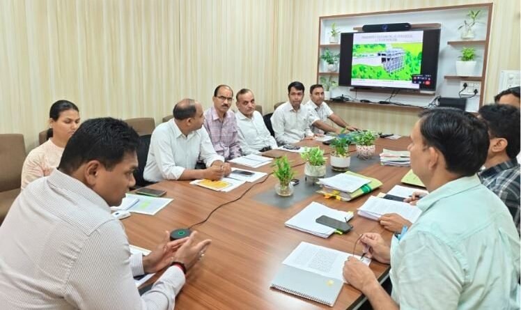 मुख्यमंत्री द्वारा की गई घोषणाओं से संबंधित सभी प्रकरणों में तेजी लाई जाए- डॉ. आर. राजेश कुमार