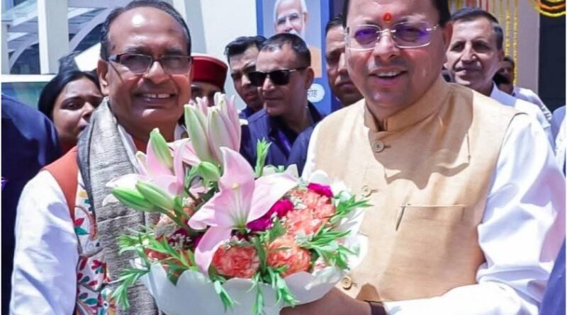 ‘अपनापन–नरेंद्र मोदी संग मेरे अनुभव’ पुस्तक का लोकार्पण कार्यक्रम में शामिल हुए मुख्यमंत्री धामी