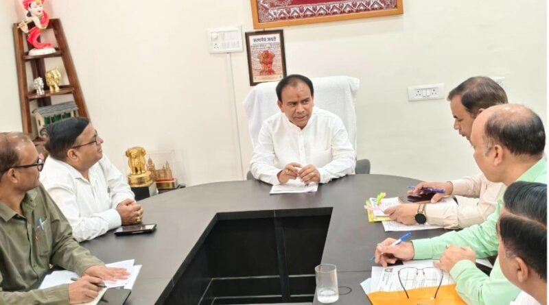 एनआईटी श्रीनगर के निर्माण कार्यों में लायें तेजी- डाॅ. धन सिंह रावत
