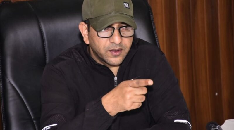 गंगोत्री-यमुनोत्री मार्ग पर बिना फिटनेस और ओवरलोड वाहनों पर कसेगा शिकंजा, DM के सख्त निर्देश