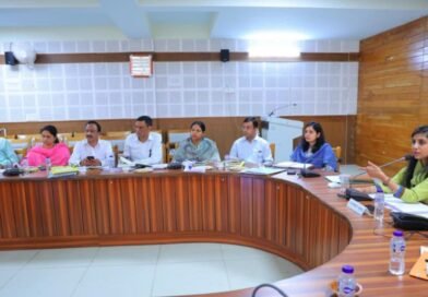 मासिक स्टाफ बैठक में जिलाधिकारी ने राजस्व वसूली से लेकर फार्मर रजिस्ट्री तक दिए कड़े निर्देश