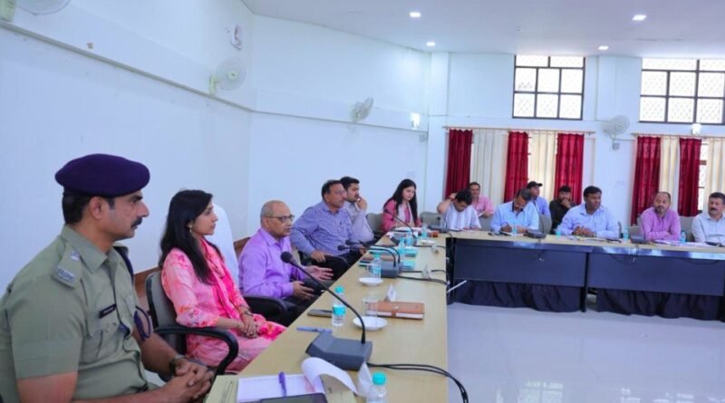 आयुक्त गढ़वाल मंडल ने अधिकारियों के साथ की समन्वय एवं परिचयात्मक बैठक