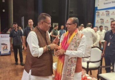  “अपनापन – नरेंद्र मोदी संग मेरे अनुभव” पुस्तक का विमोचन, कृषि मंत्री गणेश जोशी हुए शामिल