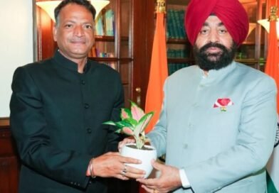 राज्यपाल से मिले मुख्य विकास अधिकारी अरविंद कुमार पांडेय