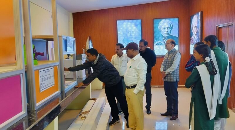 छात्रों के लिए ज्ञान-विज्ञान का नया केंद्र बनेगा जिला विज्ञान संग्रहालय: आयुक्त गढ़वाल