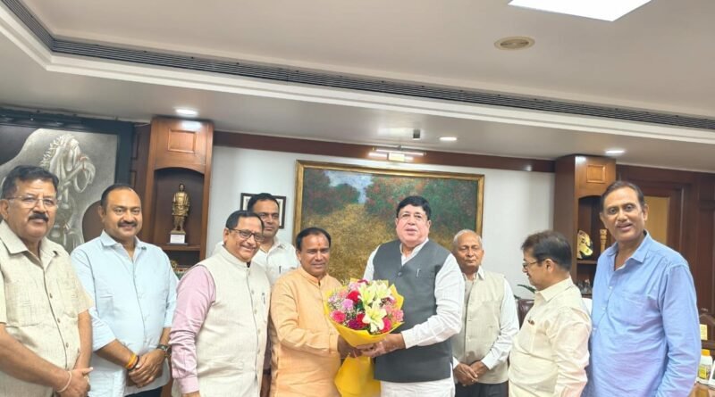 सूबे में चलाया जायेगा ‘खेत बचाओ, जीवन बचाओ’ अभियानः डाॅ. धन सिंह रावत