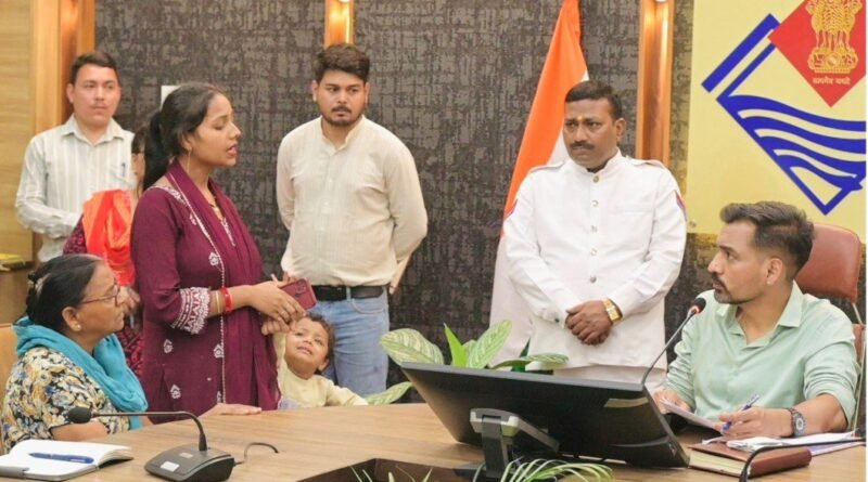 समाधान दिवस में डीएम ने सुनीं 194 जन शिकायतें, समयबद्ध निस्तारण के दिए सख्त निर्देश