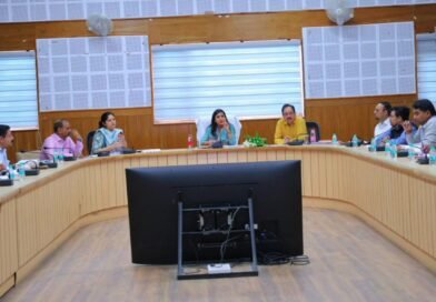 बीडीओ ग्राम पंचायतों की व्यवस्था को स्वयं जांचकर ग्रामीणों को आत्मनिर्भर बनाने पर दें जोर- डीएम