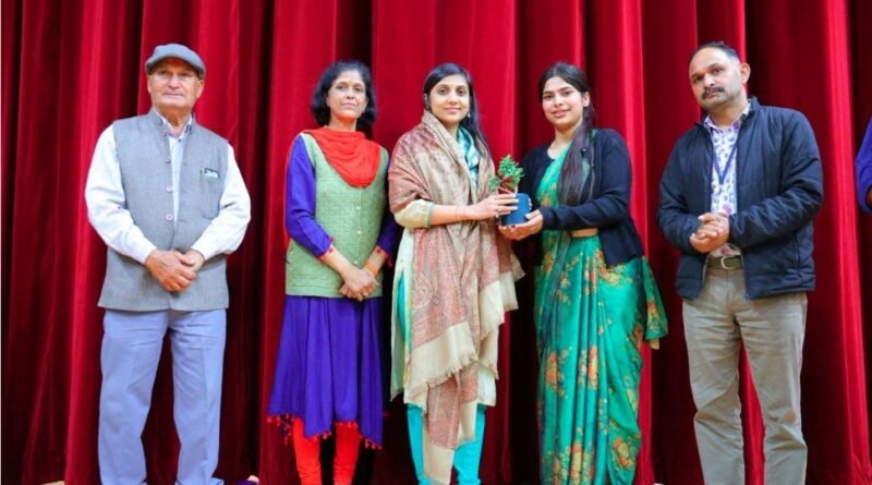 बच्चों के सर्वांगीण विकास के लिए रंगमंच और सांस्कृतिक गतिविधियां अत्यंत आवश्यक- जिलाधिकारी