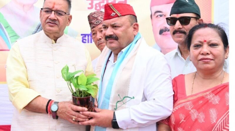 कैबिनेट मंत्री गणेश जोशी ने सैनिक कल्याण परिषद के उपाध्यक्ष शमशेर सिंह बिष्ट के कार्यालय का किया शुभारंभ