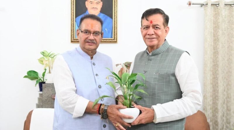 कृषि मंत्री गणेश जोशी से मिले उत्तर प्रदेश के विधानसभा अध्यक्ष सतीश महाना