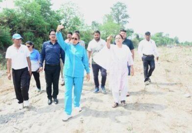 मिट्टी माथे से लगाकर बोली खेल मंत्री- “तीर्थ से कम नहीं खेल विश्वविद्यालय”