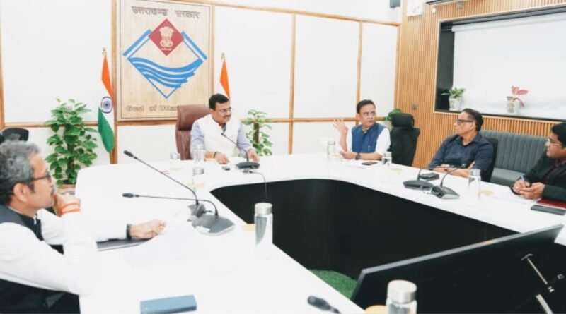 मुख्य सचिव आनन्द बर्द्धन की अध्यक्षता में हुई व्यय वित्त समिति की बैठक