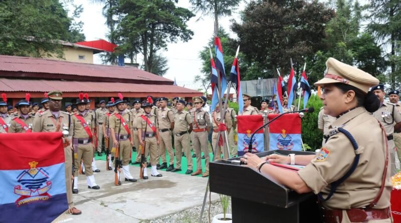 टिहरी पुलिस ने धूमधाम से मनाया 80वां स्वतंत्रता दिवस, 25 पुलिस कार्मिक रजत जयंती पदक से अलंकृत