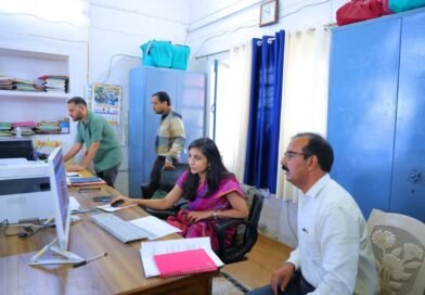 जिलाधिकारी ने निर्वाचन कार्यालय का औचक निरीक्षण कर एसआईआर कार्यों की समीक्षा की