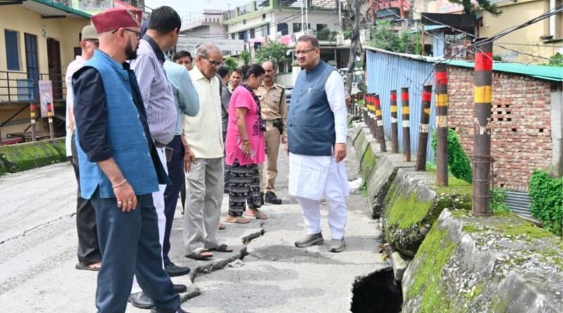चिड़ोंवाली में क्षतिग्रस्त पुल का मंत्री गणेश जोशी ने किया निरीक्षण