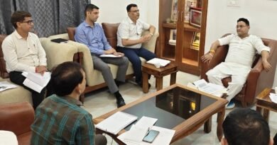 कैबिनेट मंत्री राम सिंह कैड़ा ने की तीन विभागों की समीक्षा, अधिकारियों को दिए सख्त निर्देश
