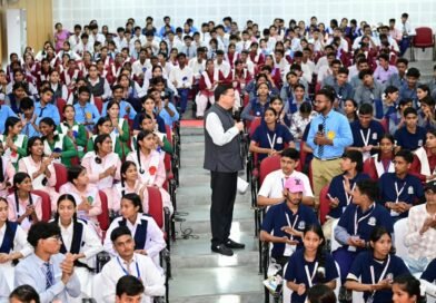 सीएम धामी ने विद्यार्थियों से किया सीधा संवाद, कहा—युवा ही देश और प्रदेश के भविष्य के निर्माता