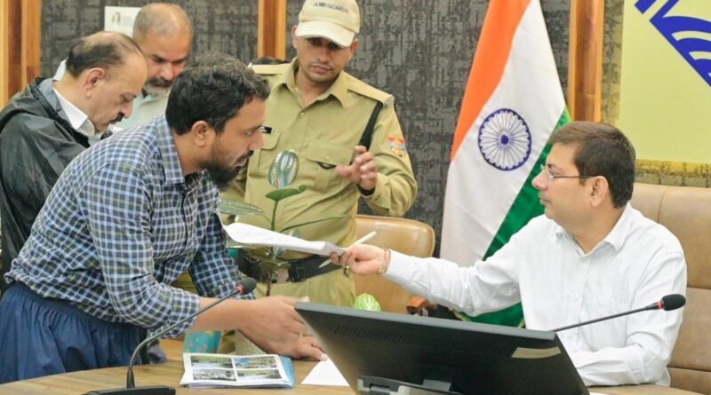 समाधान दिवस में 102 शिकायतें दर्ज, अधिकारियों को समयबद्ध निस्तारण के निर्देश