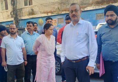 पशु हेल्पलाइन 1962 पर रिस्पॉन्स नहीं मिलने से डीएम नाराज, संबंधित कर्मचारियों का वेतन रोकने के निर्देश