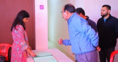जिलाधिकारी ने छतरीधार स्थित ईवीएम गोदाम में चल रही एफएलसी प्रक्रिया का किया निरीक्षण