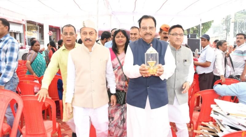 पीएम मोदी के जनसेवा के 25 वर्ष पूरे, हल्द्वानी में निकली मशाल सेवा ज्योति यात्रा