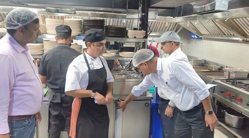 त्योहारी सीजन में FDA का बड़ा एक्शन, राजपुर रोड के नामी कैफे-रेस्टोरेंट में छापेमारी